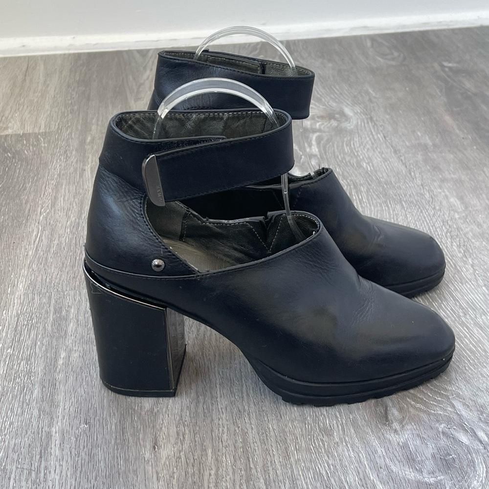 Jambu Canary Shooties Size 8